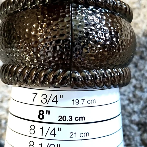 VINTAGE HAMMERED DARK GUNMETAL WIDE CUFF HINGED 7 3/4" BRACELET - Picture 8 of 9